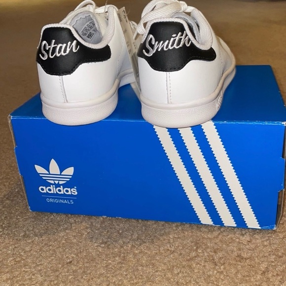 Adidas Classic White Lace-Up Sneakers - Picture 3 of 6